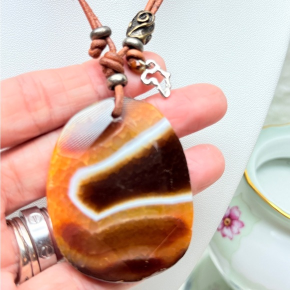 African Leather Brown Agate Stone Pendant Necklace - Picture 4 of 11